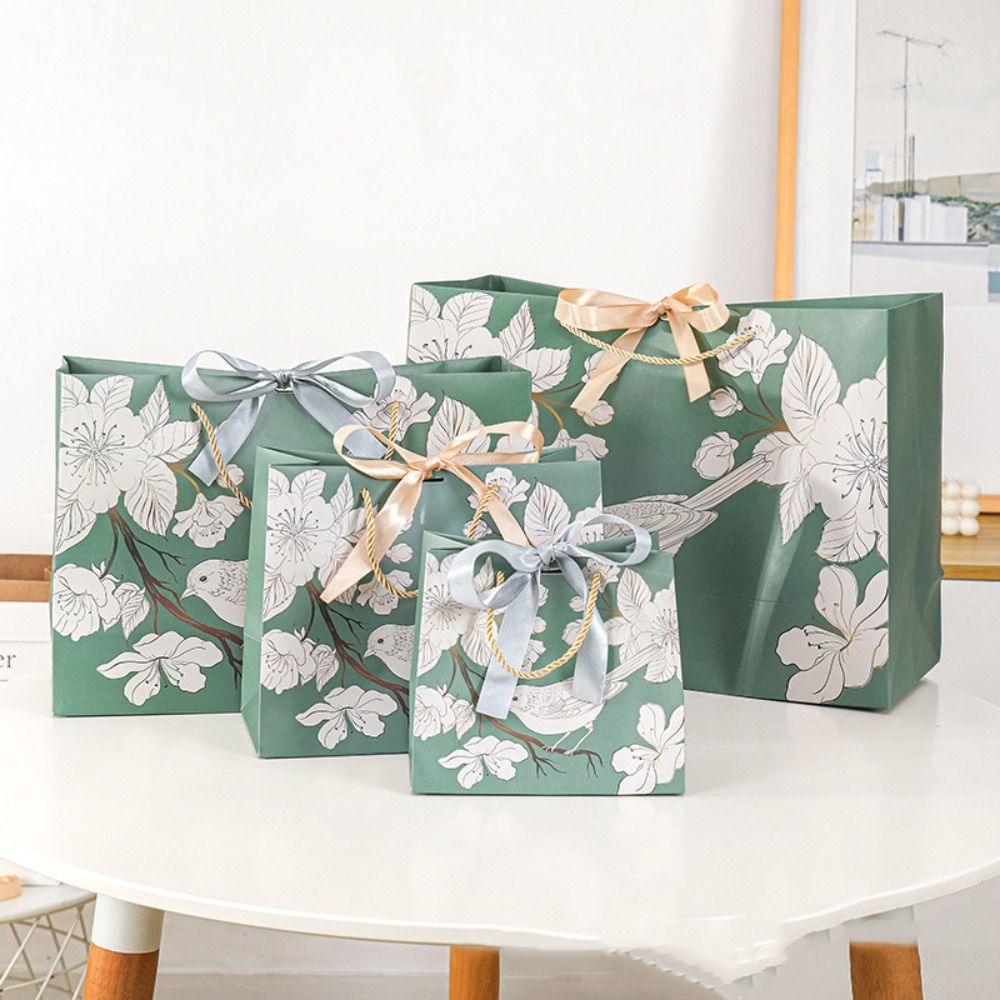 Luxury Bags Green - حقيبة ورقية خضراء لليد ، طباعة