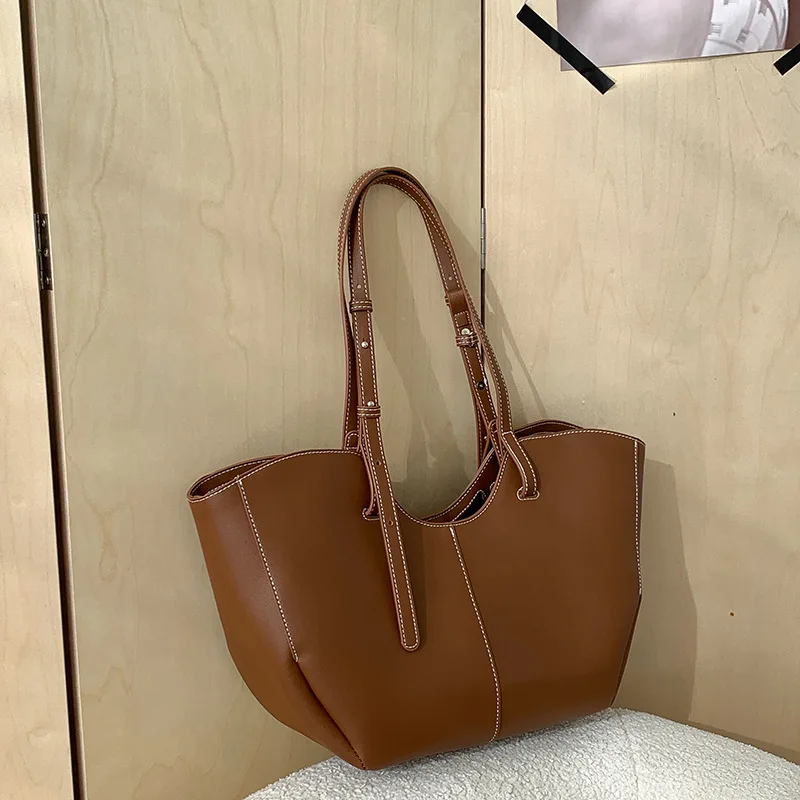 Luxury Bags Collection - حقيبة يد نسائية عتيقة الطراز ذات