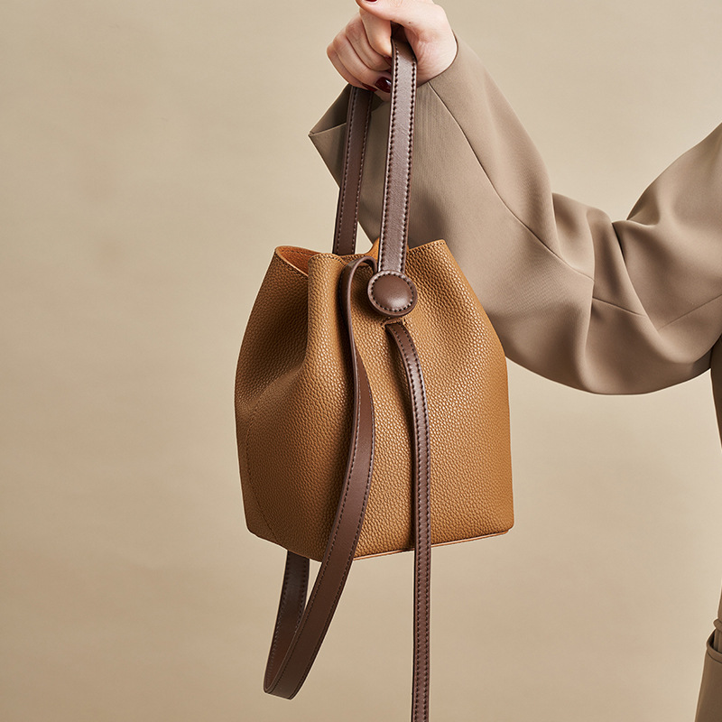 Luxury Bags Level - حقيبة يد نسائية كلاسيكية على شكل
