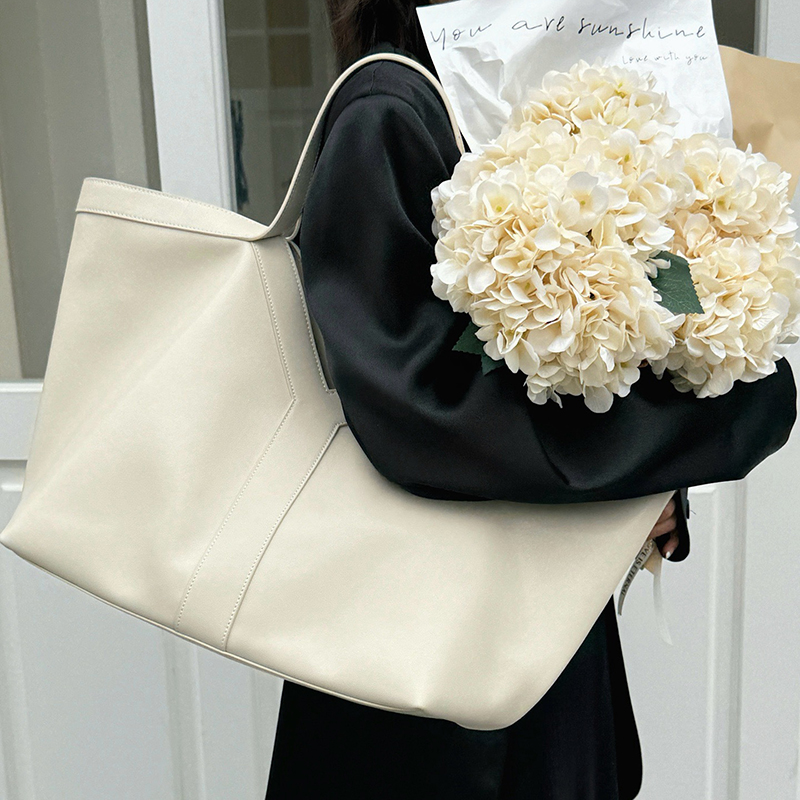 حقائب يد نسائية فاخرة من الجلد - مراجعة Luxury Bags Sales وسعره