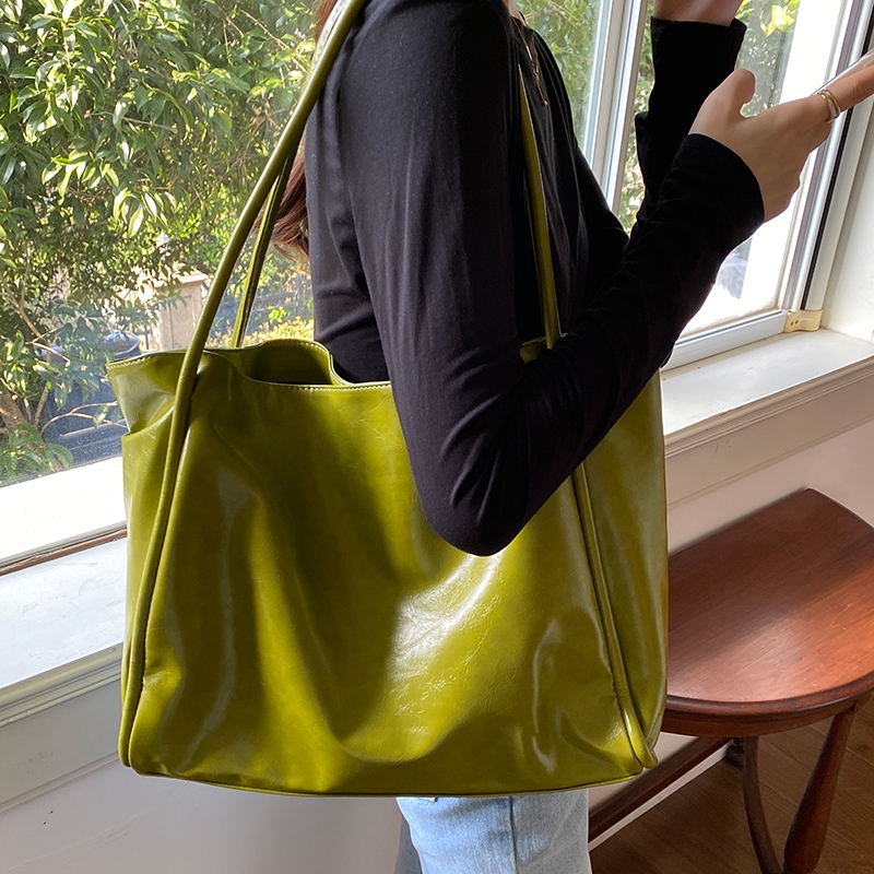 حقيبة يد محمولة ذات ملمس مميز  - مراجعة Luxury Bags Green وسعره