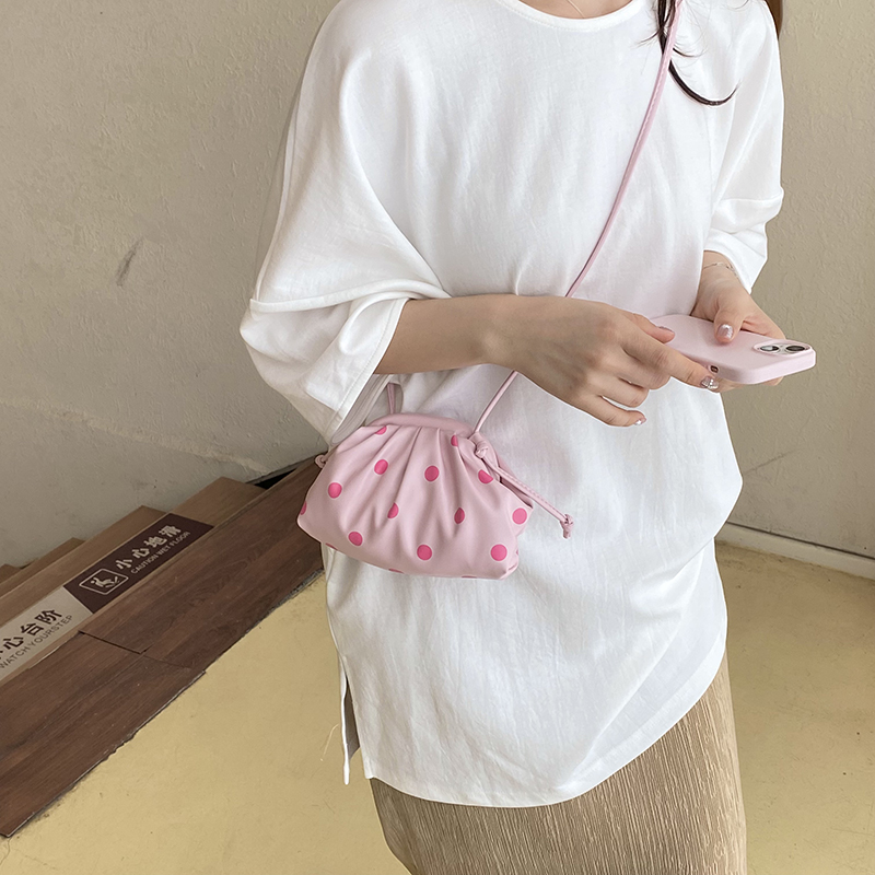 حقائب يد فاخرة صغيرة الحجم من  - مراجعة Luxury Bags And Accessories وسعره