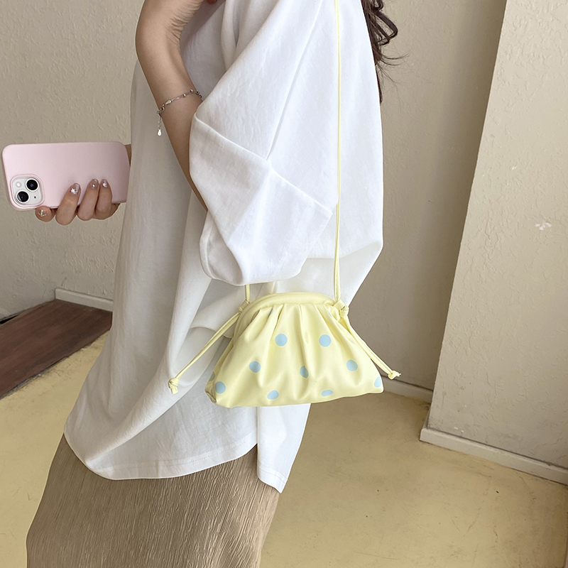 حقائب يد فاخرة صغيرة الحجم من  - مراجعة Luxury Bags And Accessories وسعره