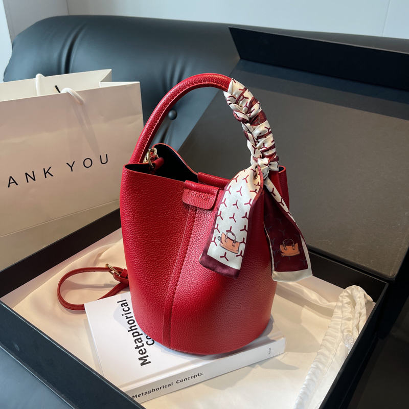 حقائب كتف وحقائب كروس باللون ا - مراجعة Luxury Bags For Sale وسعره