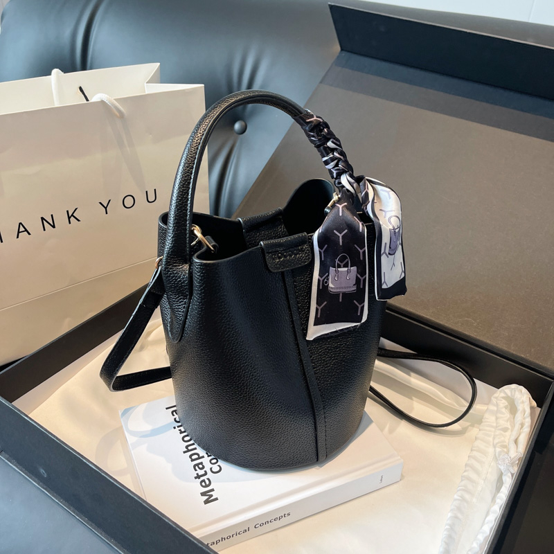 حقائب كتف وحقائب كروس باللون ا - مراجعة Luxury Bags For Sale وسعره