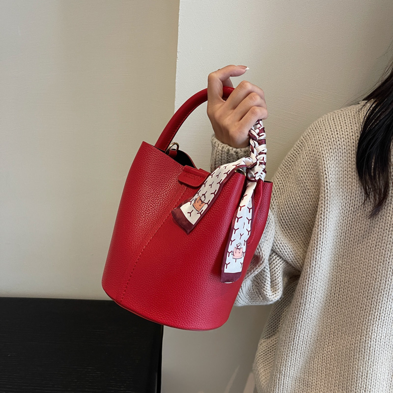 حقائب كتف وحقائب كروس باللون ا - مراجعة Luxury Bags For Sale وسعره