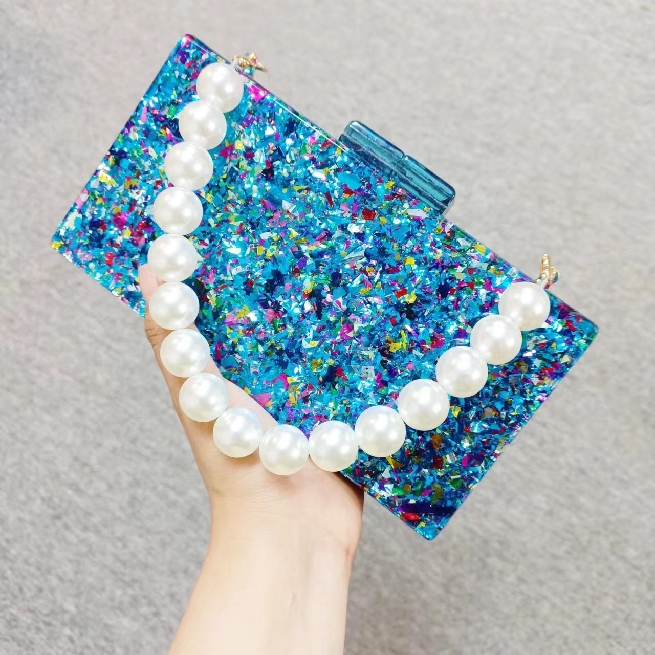 حقيبة يد فاخرة مطرزة من الأكري - مراجعة Luxury Bags Green وسعره