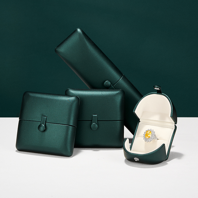 علبة خواتم فاخرة باللون الأخضر - مراجعة Luxury Bags List وسعره