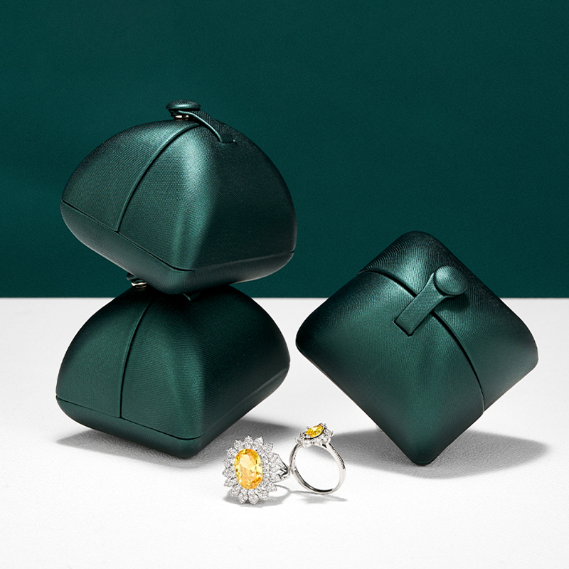 علبة خواتم فاخرة باللون الأخضر - مراجعة Luxury Bags List وسعره