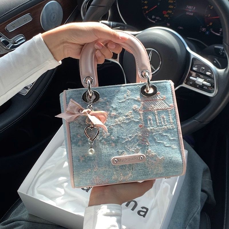 ارتفاع قيمة ضوء فاخر الألوان ا - مراجعة Luxury Bags Level وسعره