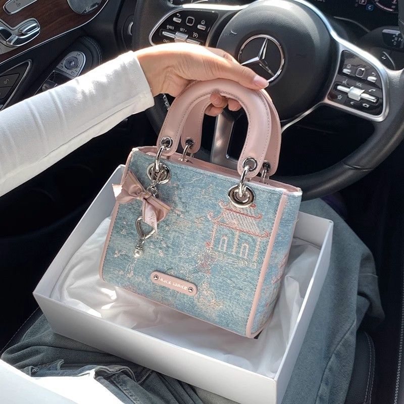 ارتفاع قيمة ضوء فاخر الألوان ا - مراجعة Luxury Bags Level وسعره