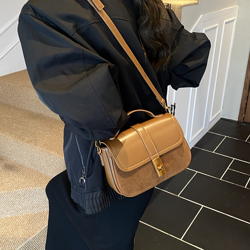 حقائب كروس مربعة صغيرة ذات علا - مراجعة Luxury Bags Sales وسعره
