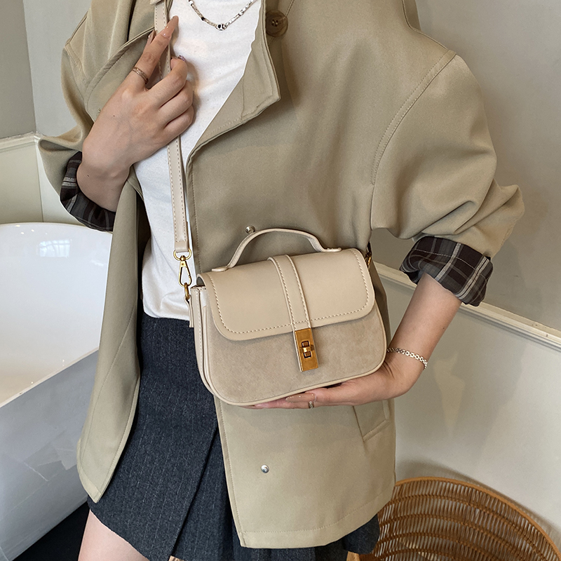 حقائب كروس مربعة صغيرة ذات علا - مراجعة Luxury Bags Sales وسعره
