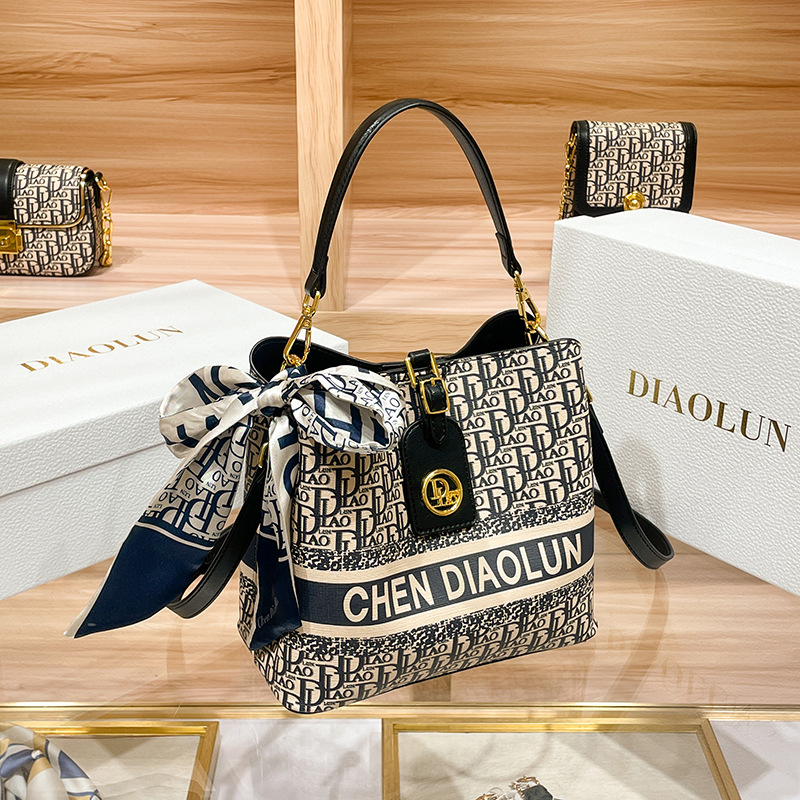 حقيبة يد نسائية كلاسيكية شهيرة - مراجعة Luxury Bags For Sale وسعره
