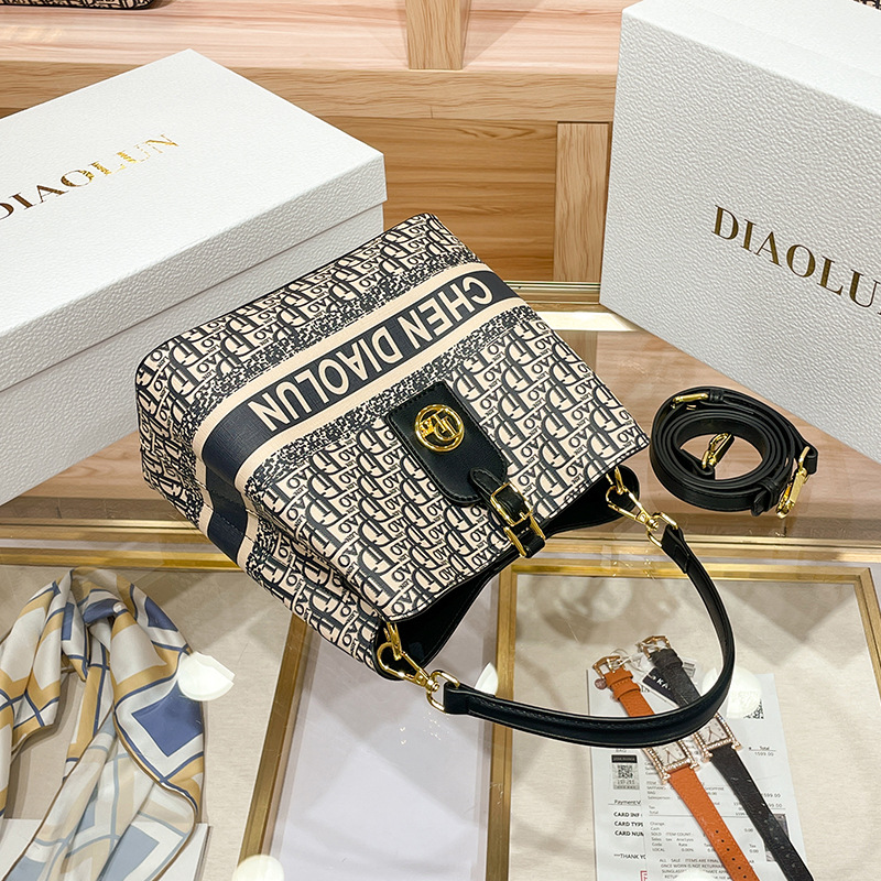 حقيبة يد نسائية كلاسيكية شهيرة - مراجعة Luxury Bags For Sale وسعره