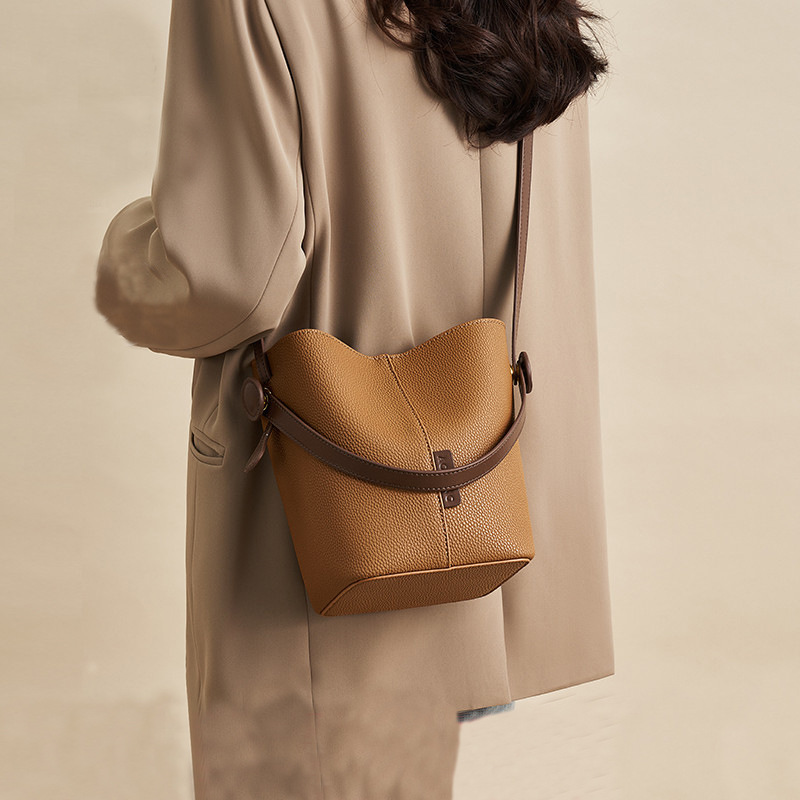 حقيبة يد نسائية كلاسيكية على ش - مراجعة Luxury Bags Level وسعره
