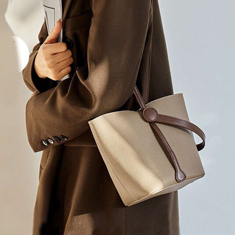 حقيبة يد نسائية كلاسيكية على ش - مراجعة Luxury Bags Level وسعره
